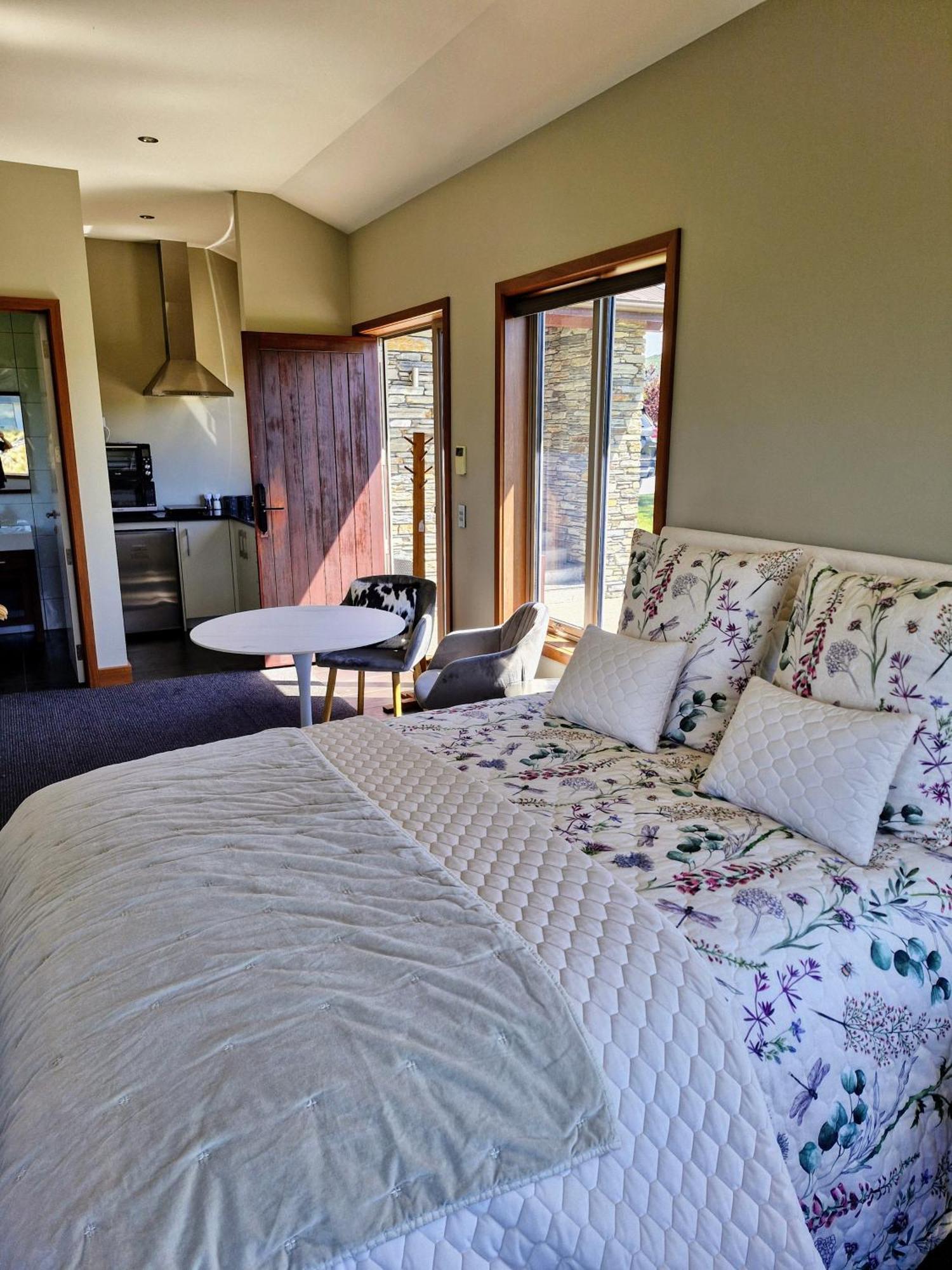 Studio Nestled In Ridgecrest Wanaka Esterno foto